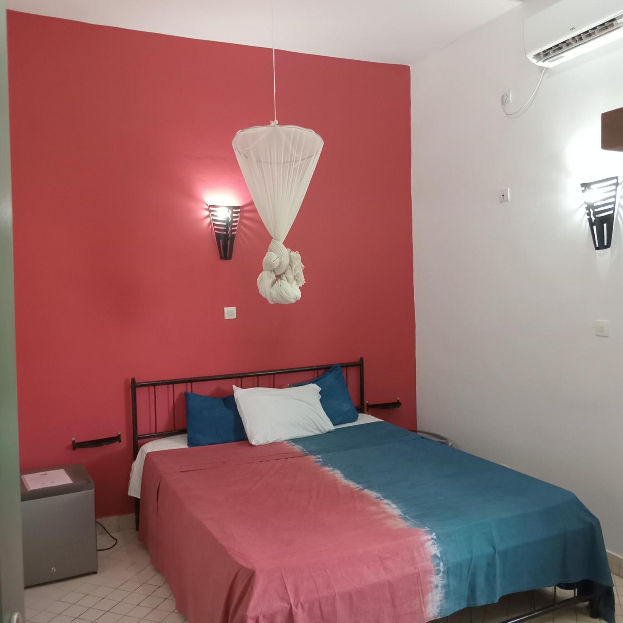 סאלי פורטודל Keur Diam - Maison De La Paix מראה חיצוני תמונה